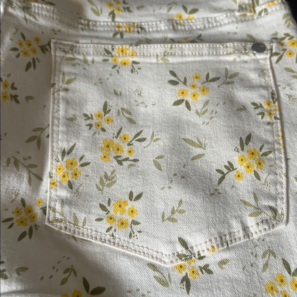 Judy Blue Women's Yellow Floral Cream Jeans - Picture 8 of 8